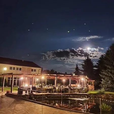 Dvůr Hotel 3*
