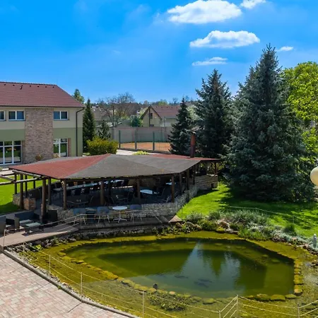 Hotel Dvur