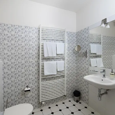 Hotel Dvur Krnsko