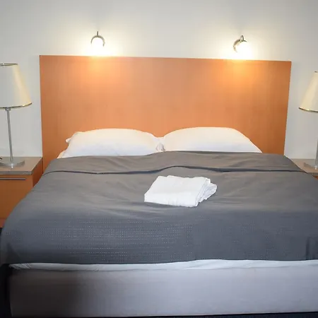 Dvůr
