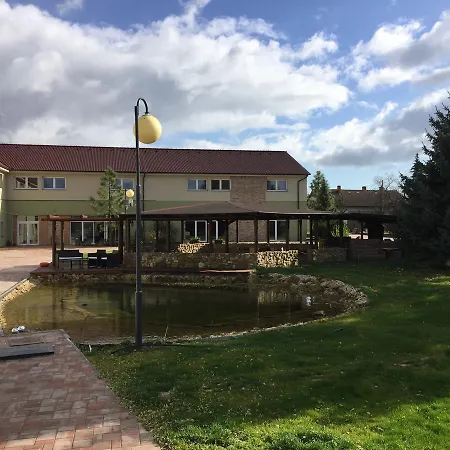 Dvur Hotel 3*
