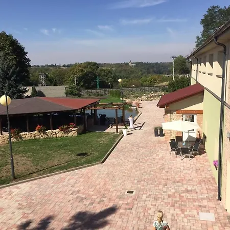 Hotel Dvur Krnsko