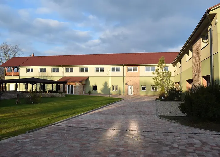 Dvur 3* Krnsko
